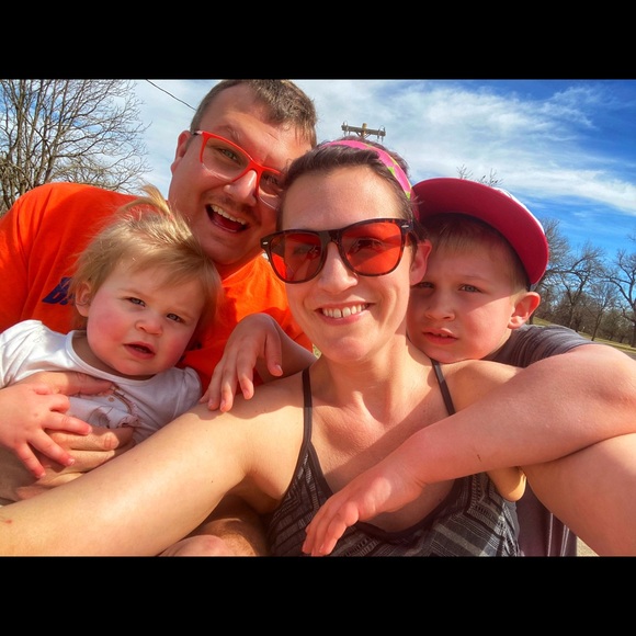 Meet your Posher, Mandy - Picture 2 of 2